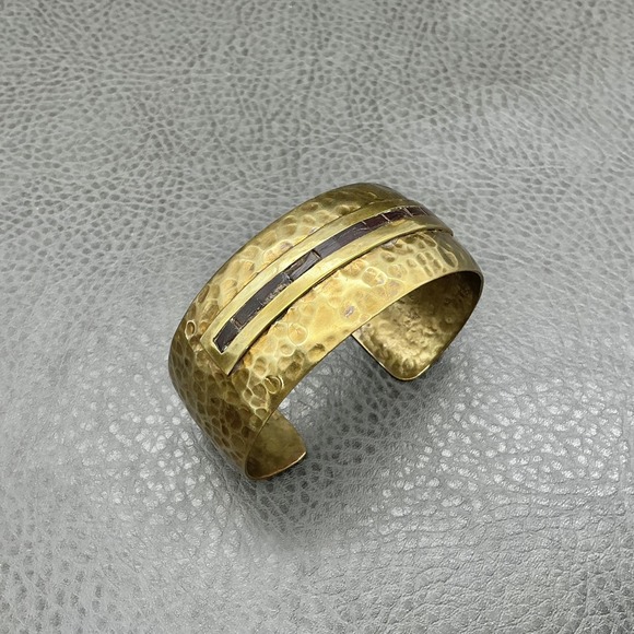 Vintage HARMS Hammered Brass Copper Inlay Wide Cuff Bracelet Mexico Artisan - Picture 1 of 10